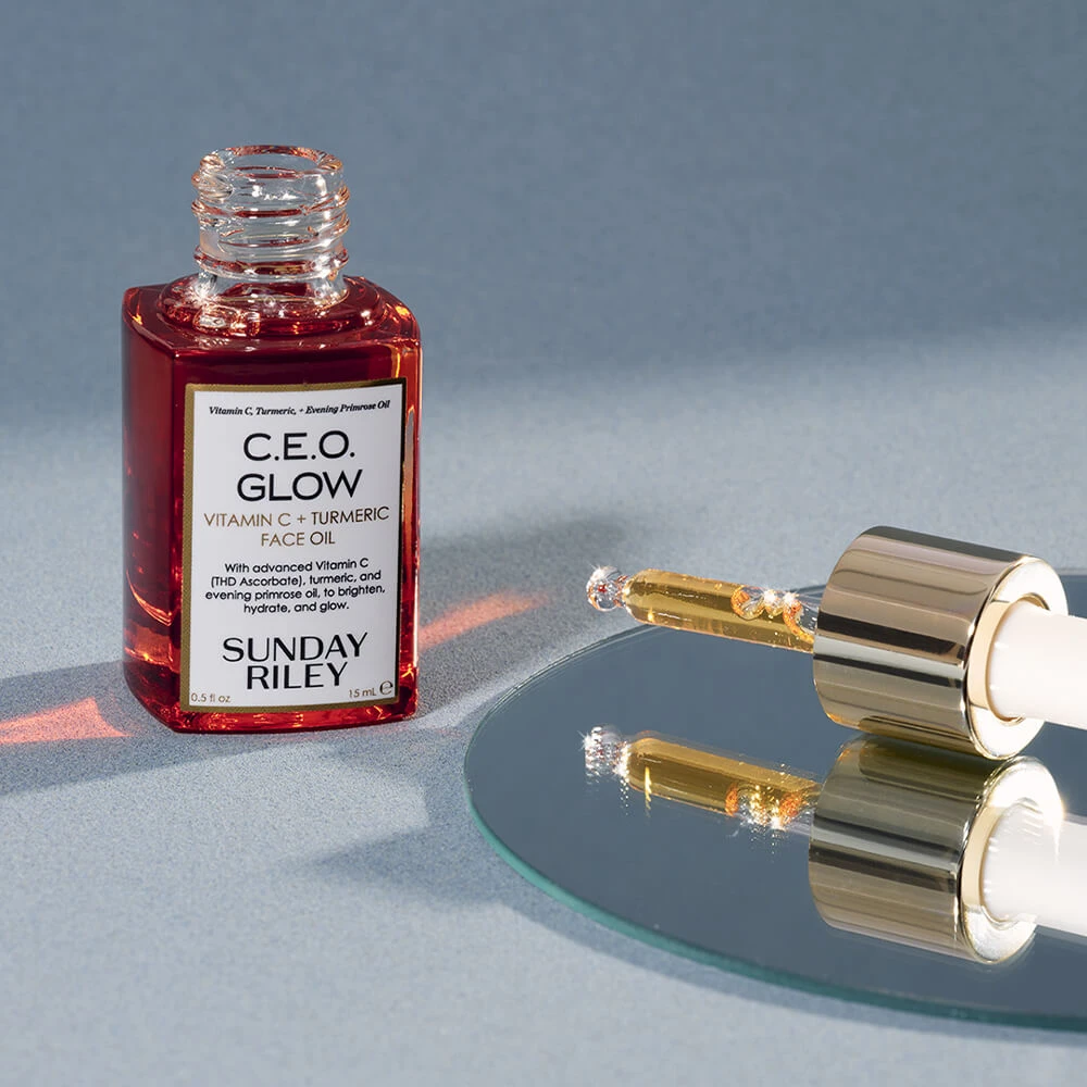 Sunday Riley C.E.O. Glow Vitamin C & Turmeric Face Oil Huile Visage Éclat 5 Sunday Riley C.E.O. Glow Vitamin C & Turmeric Face Oil Huile Visage Éclat – Image 3