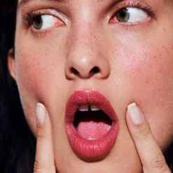 Le Velours Crème à Lèvres -Dermalogicas Skincare Boutique 3Velours Carre