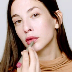 Crayon à Lèvres Crème Satin -Dermalogicas Skincare Boutique Miniature Video Fiche produit Crayon Satin Creme ILIA