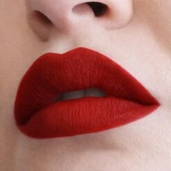 Petal Bouche Rouge à Lèvres Mat Sans Transfert 23 Petal Bouche Rouge à Lèvres Mat Sans Transfert -Dermalogicas Skincare Boutique Website Lyfestyle Crop STEVEN PB2