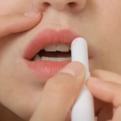 Baume à Lèvres Teinté 39 Baume à Lèvres Teinté -Dermalogicas Skincare Boutique vignette rouge mathilde