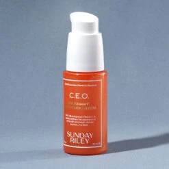 Sunday Riley C.E.O. 15% Vitamin C Brightening Serum Éclaircissant -Dermalogicas Skincare Boutique visuel inspi serum
